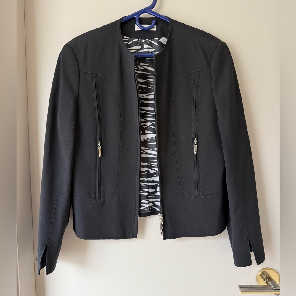 Apriori Zip Up Women’s Blazer